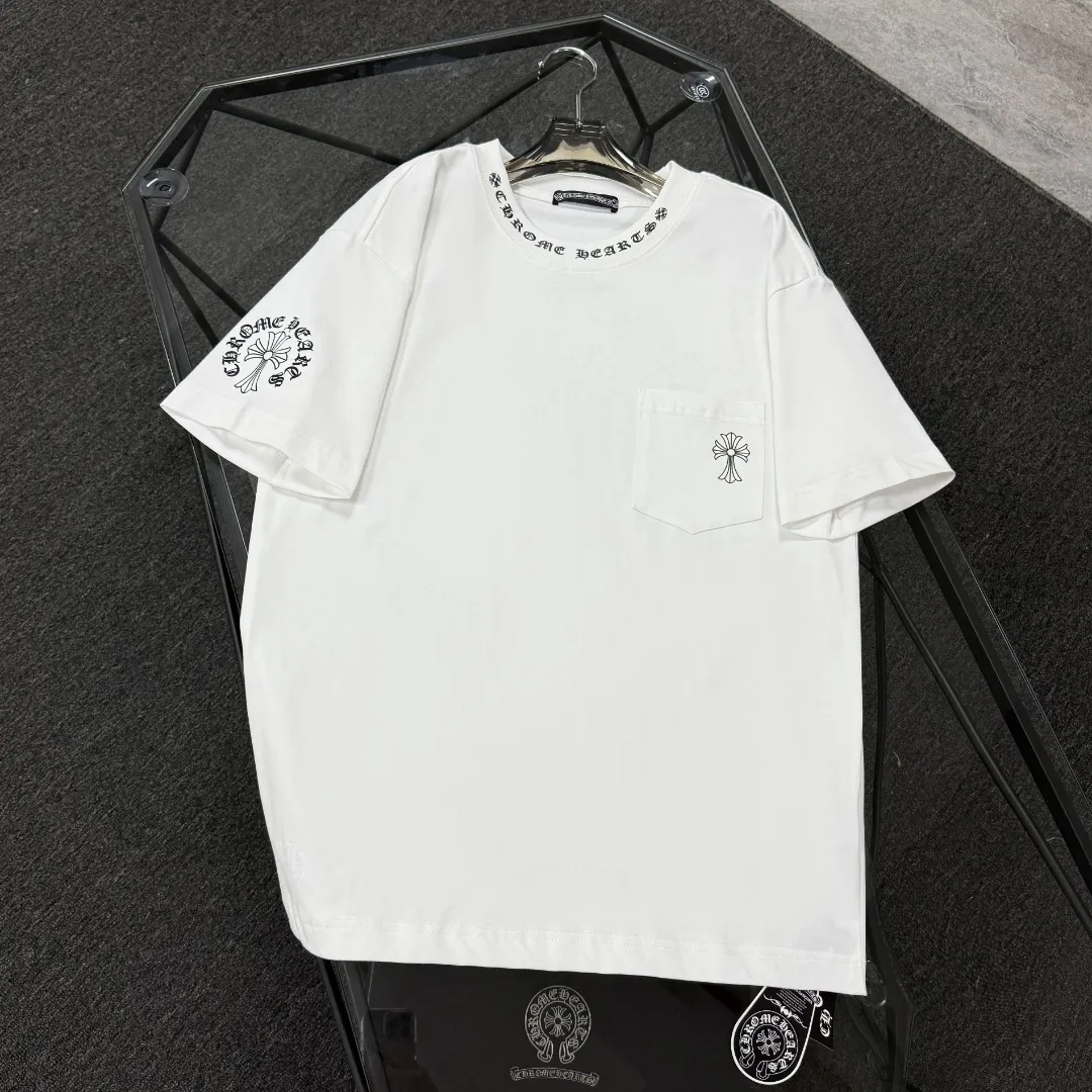 P170 Chrome Hearts 25 high-end versions. The fabric is made of 300 grams of high-density pure cotton. It does not deform or shrink. It has three labels. It is the same style for men and women. Technology: suede foaming + digital printing. Color: white, black. SIZE: S-XL.
